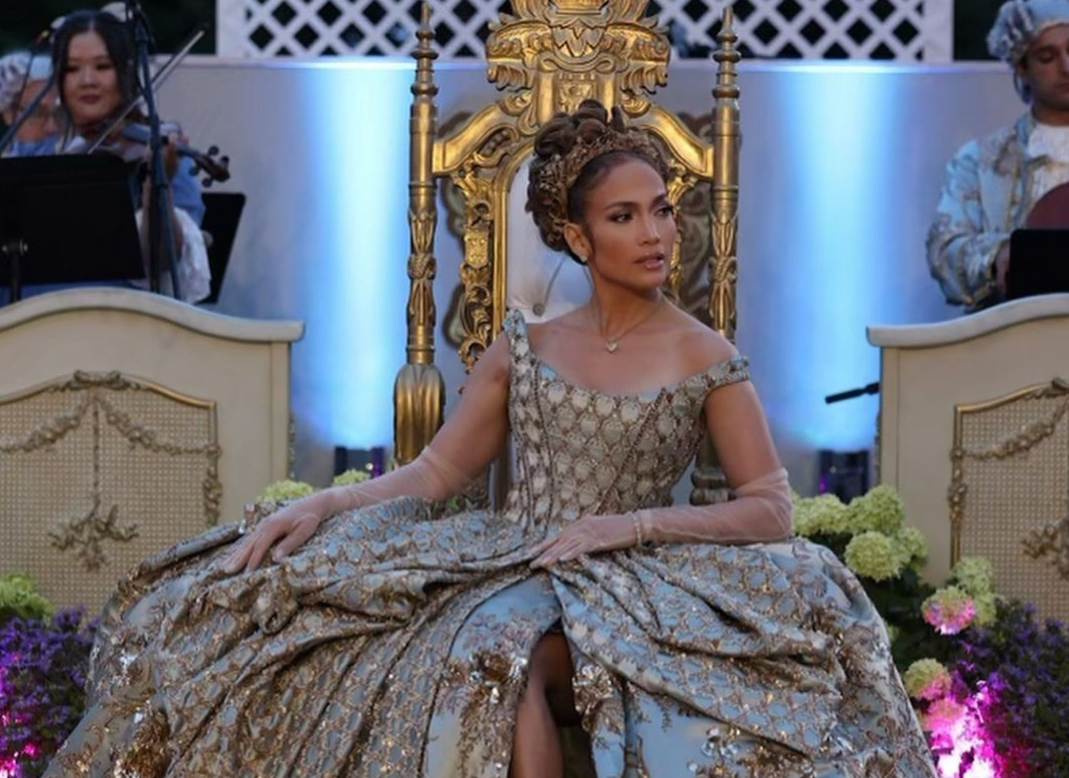 Jennifer Lopez Stuns in Manish Malhotra’s Bridgerton-Themed Gown: A Victorian Extravaganza!